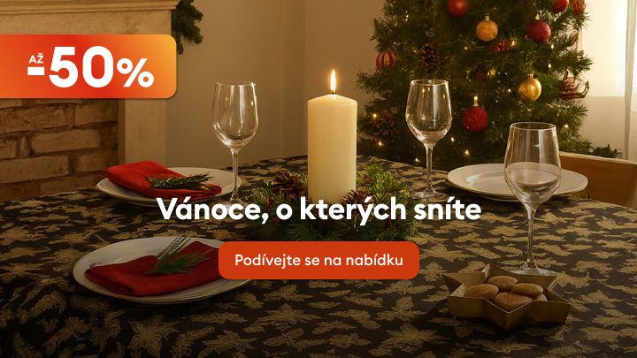 Vánoční stůl s dekoracemi, svíčkou a vánočním stromkem v pozadí. Text informuje o slevách až 50 % na produkty spojené s Vánocemi a vybízí k prohlédnutí nabídky. Kliknutím na tlačítko "Podívejte se na nabídku" získáte více informací o dostupných položkách.
