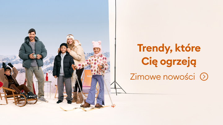 Grupa osób ubranych w zimowe ubrania pozuje na tle gór. Na planszy obok widnieje napis: "Trendy, które Cię ogrzeją. Zimowe nowości." Obraz promuje zimową kolekcję odzieży.