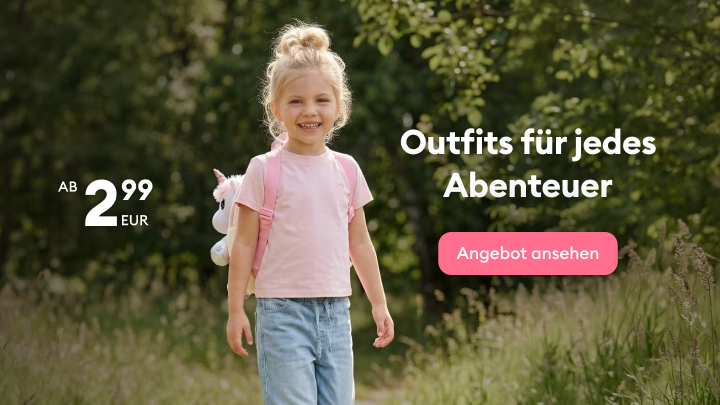 Werbebanner für Kinderbekleidung, vermittelt Alltagstauglichkeit und Eignung für Abenteuer im Freien und regt dazu an, aktuelle Angebote zu entdecken.