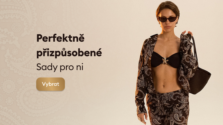 Propagační banner propagující dámské sladěné sady plavek a doplňků s důrazem na přizpůsobený střih a možnost výběru z nabídky.