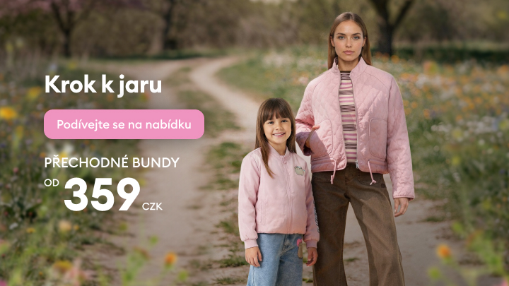 Reklama na přechodné bundy pro jaro, představuje nabídku pro dospělé i děti a cenovou akci, která má uživatele přivést k nákupu.