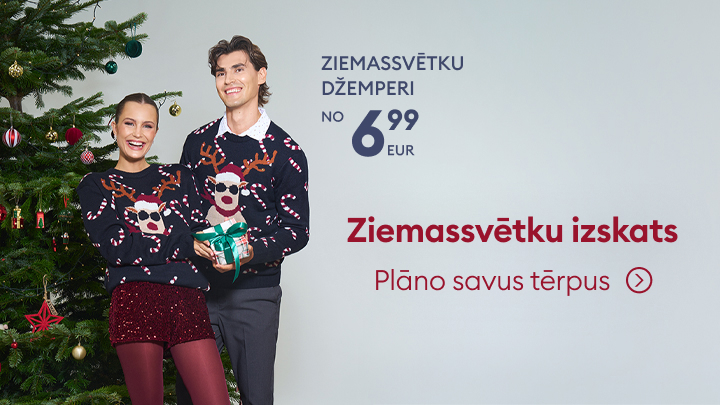 Ziemassvētku džemperi sākot no 6,99 EUR. Kampaņa aicina plānot Ziemassvētku apģērbu, piedāvājot svētku tematiskus džemperus. Attēlā redzams dekorēts Ziemassvētku koks un svētku noskaņa ar dāvanām. banner