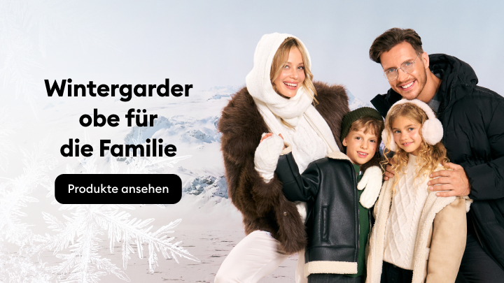 Wintermode für die ganze Familie, präsentiert in einer schneebedeckten Landschaft. Entdecken Sie warme, stilvolle Kleidung für die kälteren Monate. Button lädt ein, die Produkte anzusehen.