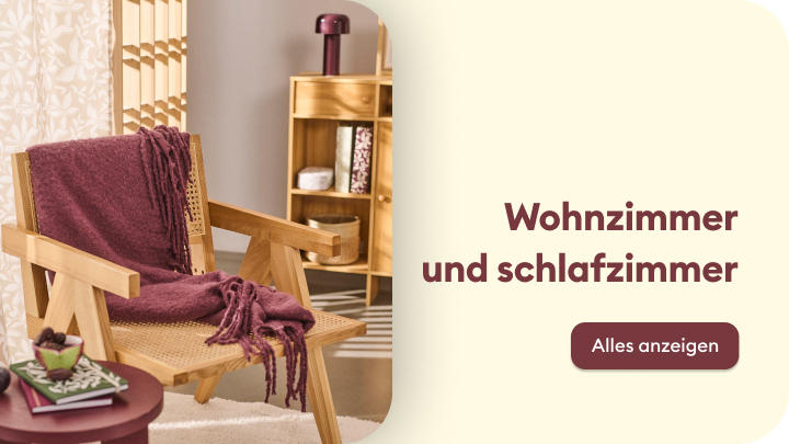 Wohnzimmer und Schlafzimmer mit komfortabler Einrichtung. Ein bequemer Holzstuhl mit roter Decke, ein kleiner Tisch mit Deko und ein Regal für Aufbewahrung. Link zur Seite für weitere Möbel und Deko-Ideen. Entdecken Sie inspirierende Möglichkeiten für Ihr Zuhause! banner