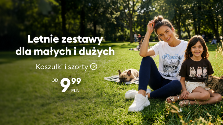 Baner promujący letnie zestawy ubrań dla dorosłych i dzieci, zachęcający do zakupu koszulek i szortów na ciepłe dni w atrakcyjnej ofercie.