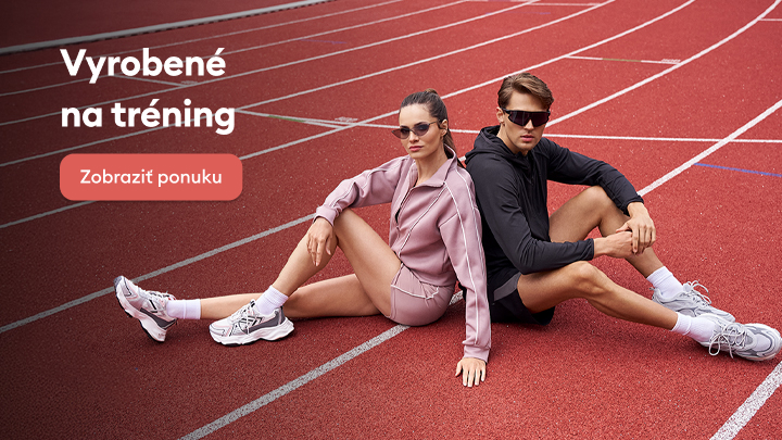 Dvojica v športovom oblečení sedí na atletickej dráhe. Nápis „Vyrobené na tréning“ zdôrazňuje športové vybavenie. Pod ním je tlačidlo s textom „Zobraziť ponuku“, slúžiace na prezeranie kolekcie.
