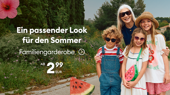 Werbebild zur Inspiration für eine sommerliche Familiengarderobe mit aufeinander abgestimmten Outfits für Erwachsene und Kinder, gedacht zur Bewerbung eines preisgünstigen Modeangebots.