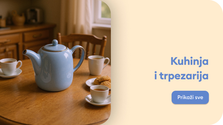Čajnik na drvenom stolu sa šoljama čaja i tanjirom sa keksima pripremljen za uživanje. U pozadini je kuhinjski ambijent sa prozorom koji pruža prirodno osvetljenje. Pored je tekst „Kuhinja i trpezarija“ i opcija „Prikaži sve“.
