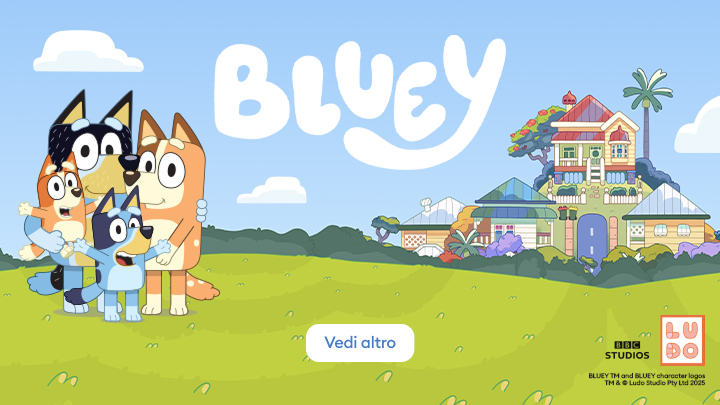 Famiglia di Bluey, composta da Bluey, Bingo, mamma e papà, davanti alla loro casa. Bluey e Bingo sono sorelle cagnoline che vivono avventure divertenti e imparano lezioni di vita insieme ai loro genitori, in una casa circondata da un grande prato verde.