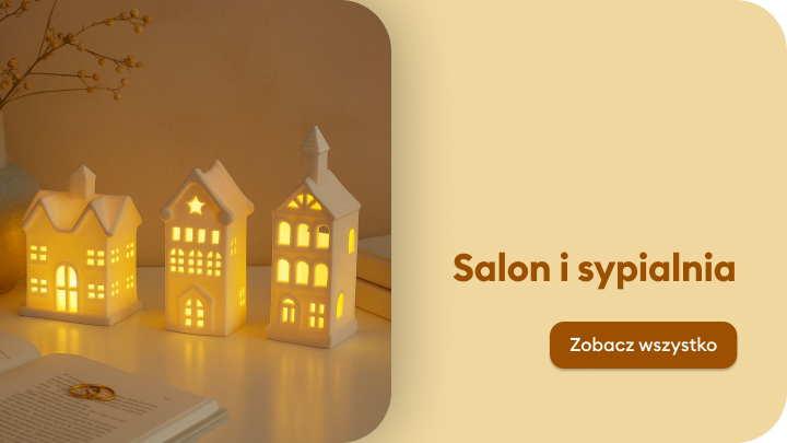 Trzy dekoracyjne lampki w kształcie domków oświetlają pomieszczenie ciepłym światłem. Obok otwarta książka na stole. Po prawej stronie napis "Salon i sypialnia" oraz przycisk z tekstem "Zobacz wszystko".