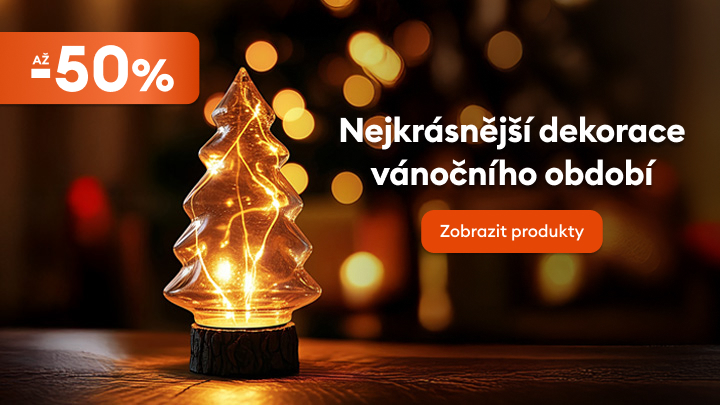 Vánoční dekorace ve tvaru osvětleného stromečku na dřevěném podstavci. Text informuje o slevách až 50 % a vybízí k prohlédnutí nabídky nejkrásnějších dekorací pro vánoční období. Jasná světla v pozadí dotvářejí sváteční atmosféru.