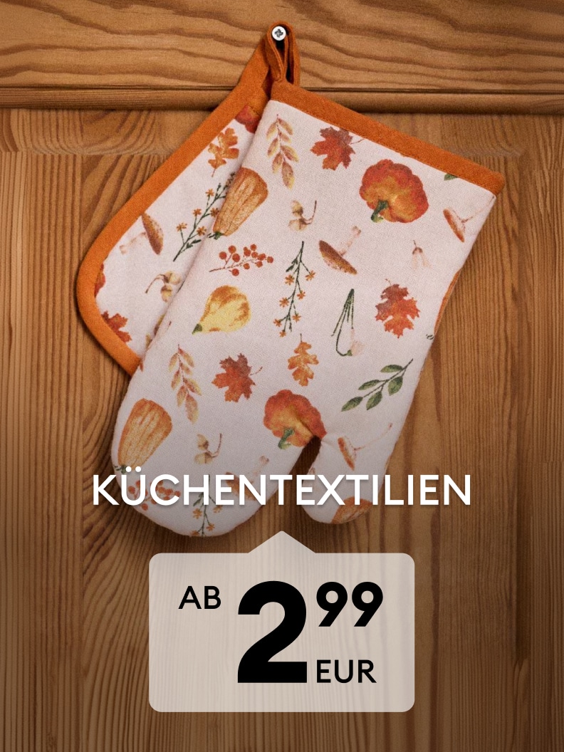 Küchentextilien mit herbstlichem Muster, darunter Ofenhandschuh und Topflappen, ab 2,99 Euro erhältlich
