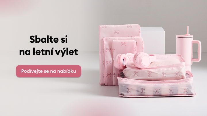 Propagační sdělení vyzývající k přípravě na letní výlet prostřednictvím nabídky cestovních doplňků a organizérů.