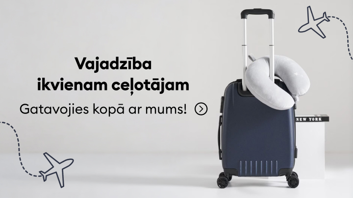 Aicina ceļotājus sagatavoties ceļojumam ar praktisku bagāžu un komforta piederumiem, uzsverot ērtu un organizētu ceļošanu.
