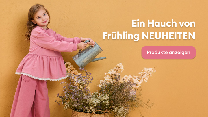 Ein Mädchen gießt Blumen mit einer Gießkanne. Daneben steht der Schriftzug „Ein Hauch von Frühling – Neuheiten“ sowie ein Button mit der Aufschrift „Produkte anzeigen“.