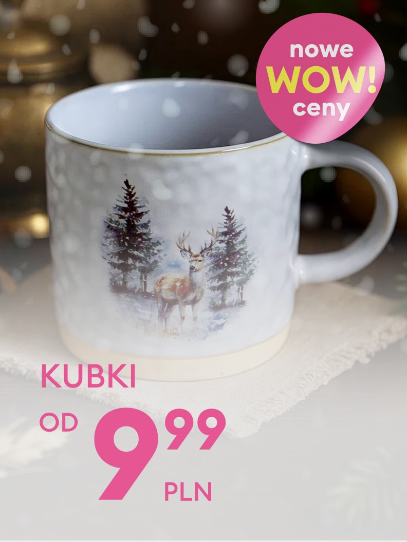 Kubek z zimowym motywem lasu i jelenia dostępny w promocyjnej cenie od 9,99 PLN. Na grafice widoczne hasło „Nowe WOW ceny!”. Idealny na zimowe napoje lub jako prezent. Atrakcyjna oferta na sezonowe produkty.