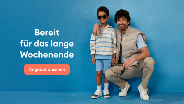 Werbebild zur Bewerbung von Freizeitoutfits für ein langes Wochenende, präsentiert an Erwachsenem und Kind, mit Fokus auf passende Alltagskleidung für gemeinsame Aktivitäten.