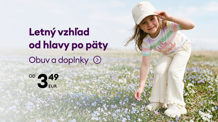 Propagačný banner predstavujúci letný outfit pre deti s obuvou a doplnkami, ktorý inšpiruje k kompletnému letnému štýlu na voľný čas.