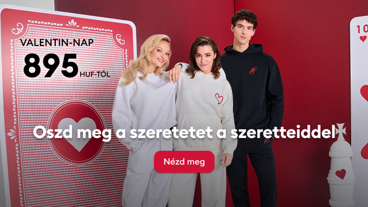 Valentin-nap alkalmából ossza meg a szeretetet szeretteivel. A képen három ember látható kényelmes ruhában, háttérben Valentin-napi kártyák szív motívumokkal. Ünnepelje különleges módon a szeretet napját, már 895 HUF-tól elérhető ajánlatokkal. Nézze meg!