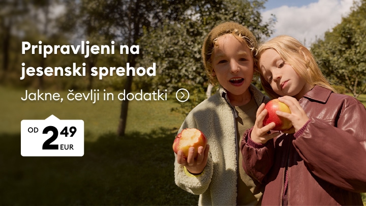 Otroci na jesenskem sprehodu predstavljajo ponudbo jaken, čevljev in dodatkov za hladnejše dni po ugodni ceni.