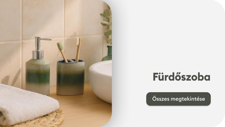 Fürdőszobai jelenet: szappanadagoló, két fogkefe tartóban, törölköző és mosdókagyló látható. Az egyszerű berendezés tisztaságot és rendezettséget sugall. A kép célja a fürdőszoba dekoráció bemutatása. Gomb: összes megtekintése. banner