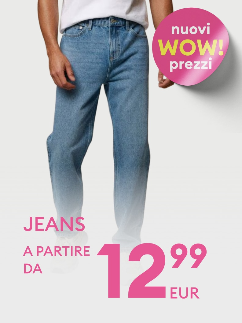 Promozione commerciale di jeans da uomo con offerta speciale, comunicando un prezzo di partenza conveniente per incentivare l’acquisto.