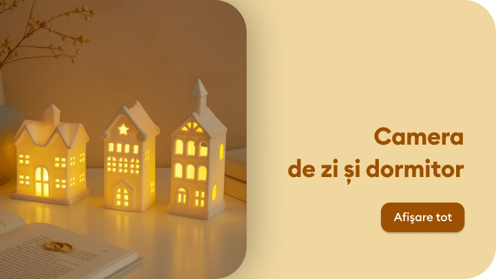 Decorațiuni luminoase sub formă de case, amplasate pe o masă. Textul din dreapta indică „Camera de zi și dormitor” și un buton cu textul „Afișare tot” pentru a vedea mai multe informații sau produse. Setarea creează o atmosferă caldă și confortabilă.