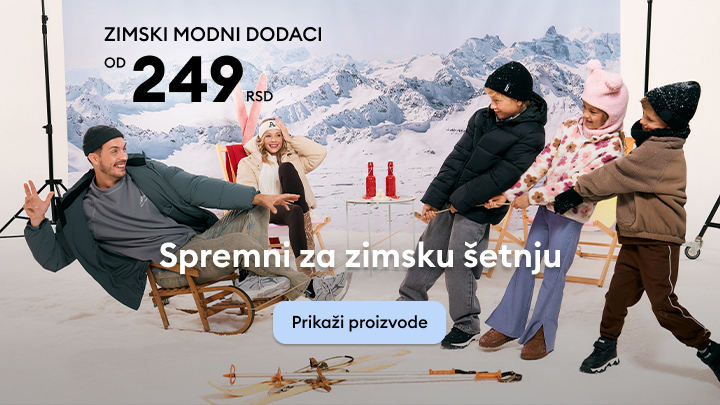 Zimski modni dodaci dostupni od 249 RSD. Grupa ljudi prikazuje pripreme za zimske šetnje uz razne tople dodatke i opremu. Pozadina prikazuje pejzaž snežnih planina. Dugme vodi ka pregledanju proizvoda. banner