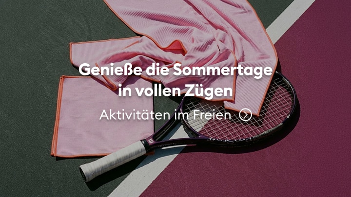 Inspiration für sommerliche Outdoor-Aktivitäten mit Sportbekleidung und Tennisschläger