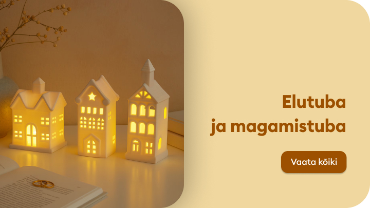 Mugav elutoa ja magamistoa sisustus. Puidust tool, millel on pehme pleed. Lähedal lauake ja riiul dekoratiivesemetega. Knopka tekstiga „Vaata kõiki“ viitab valikule. Sobib neile, kes otsivad hubast ja stiilset kodukujundust inspiratsiooni. banner