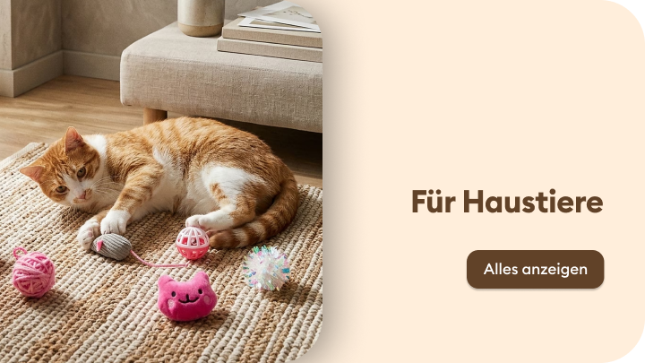 Kategorie für Haustiere mit Fokus auf Komfort und Pflege im Zuhause, dargestellt durch ein ruhendes Haustier auf einer Unterlage.
