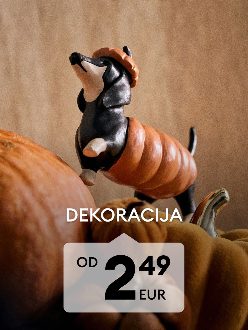 Jesenska dekoracija v obliki psa med bučami za popestritev doma in sezonsko okrasitev prostora.